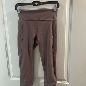 Lululemon Size 6 Brown Cropped Leggings Very Good Condition